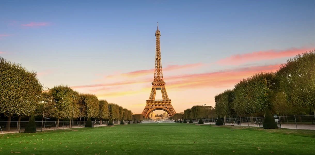 Turnul Eiffel, închis din cauza grevei naționale din Franța.