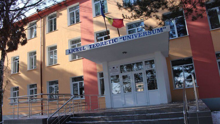 Profesorii pensionari mențin educația în Republica Moldova