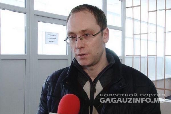 Глава избирательного участка №6 Денис Пынтя, говоря о пропаже бюллетеней, заявил, что ЦИК Гагаузии их попросту недодал.