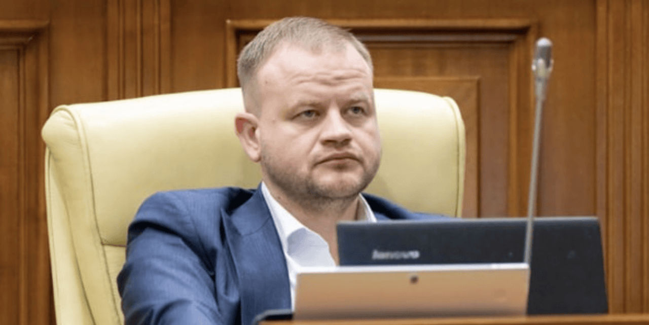Роман Рошка займет вакантное кресло в парламенте после отставки Александра Трубки.
