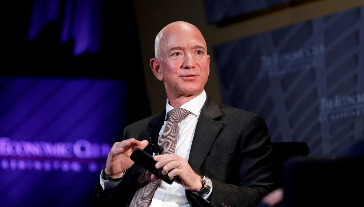 Сотрудница Amazon написала Безосу письмо о зарплате: ответ ее поразил.