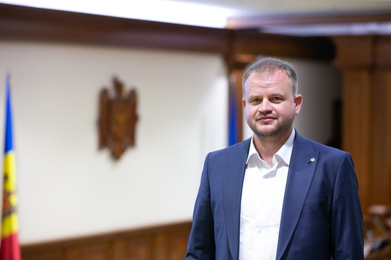 Роман Рошка покидает правительство.