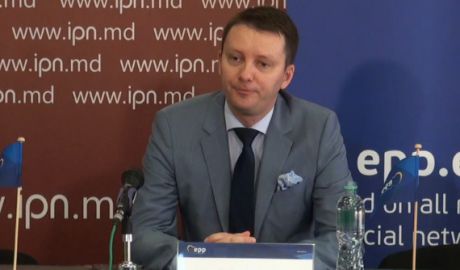 Зигфрид Мурешан говорит, что граждане должны более подробно знать о мошенничестве в банковской сферe.