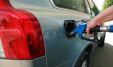 Veste bună pentru șoferi. Carburanții se ieftinesc 