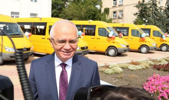Guvernul Federației Ruse a transmis autorităţilor Găgăuziei cinci microbuze „Mercedes”. Foto: gagauzinfo.md
