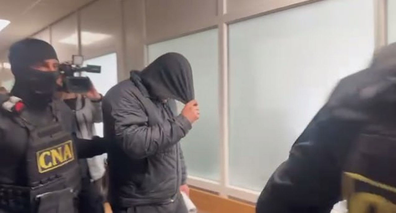 Полицейских, обвиняемых во взятках от наркоторговцев, перевели под домашний арест.