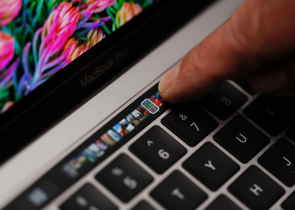 Apple ar putea unifica platformele software iOS şi macOS în 2018.