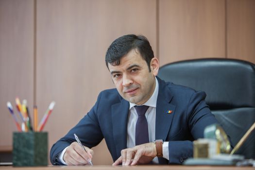 Diploma de master în științe economice a lui Chiril Gaburici. Foto: gov.md