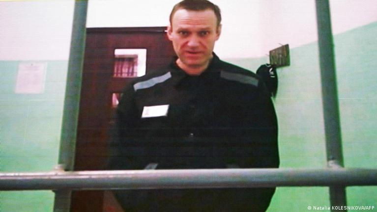 Навальный опубликовал первое письмо из колонии за полярным кругом.