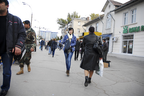 Cauzele migrației sînt legate de căutarea unui loc de muncă, reîntregirea familiei sau studii peste hotare.