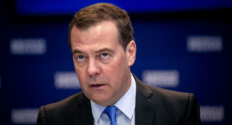 Медведев рассказал о сценарии удара по ядерным объектам Украины и Европы.