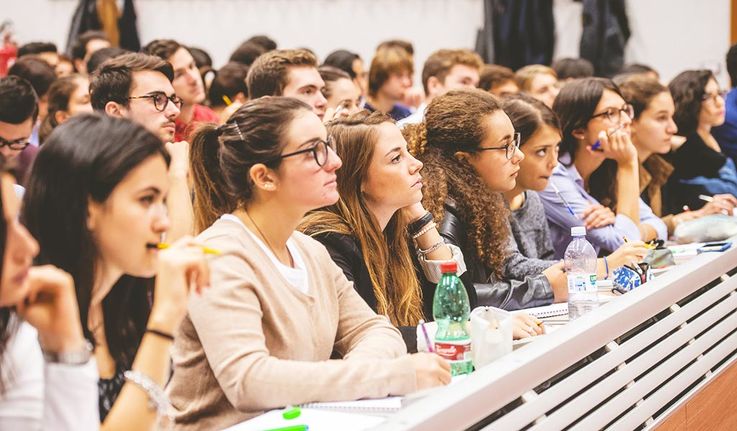 În Găgăuzia, 100 de studenți au primit burse regionale