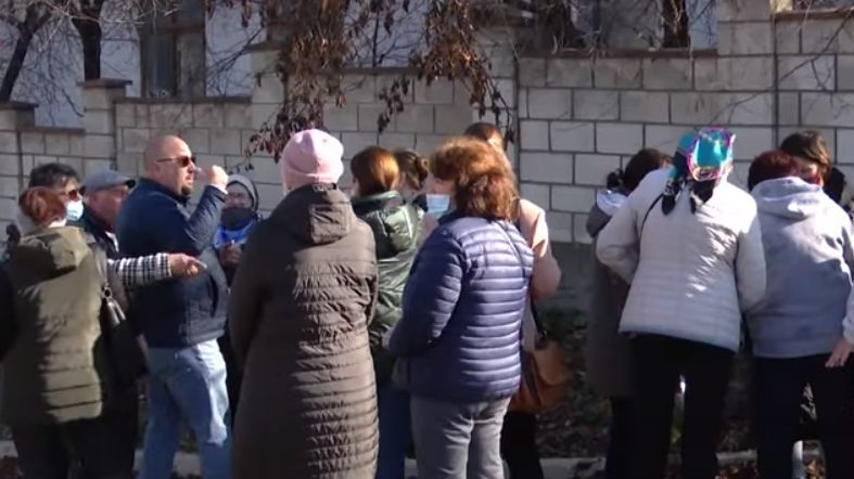 В Трушенах жители протестовали против возвращения мэра на должность.