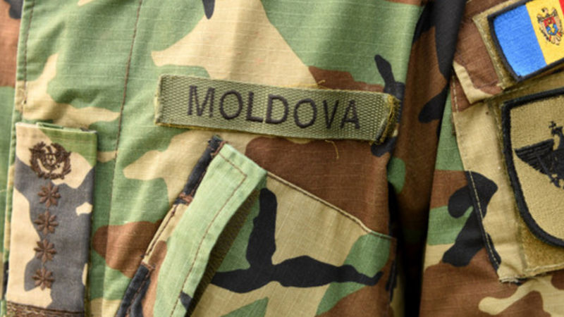 Un tânăr a fugit din unitatea militară, până să devină soldat cu acte în regulă. Recrutul e căutat de Poliție.
