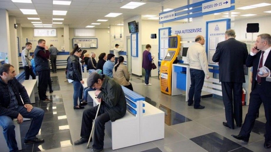 Службы выдачи удостоверений личности работают сегодня по особому графику.