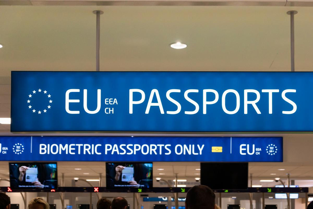Aeroporturile din UE trag un semnal de alarmă din cauza noilor reguli de control la frontieră.