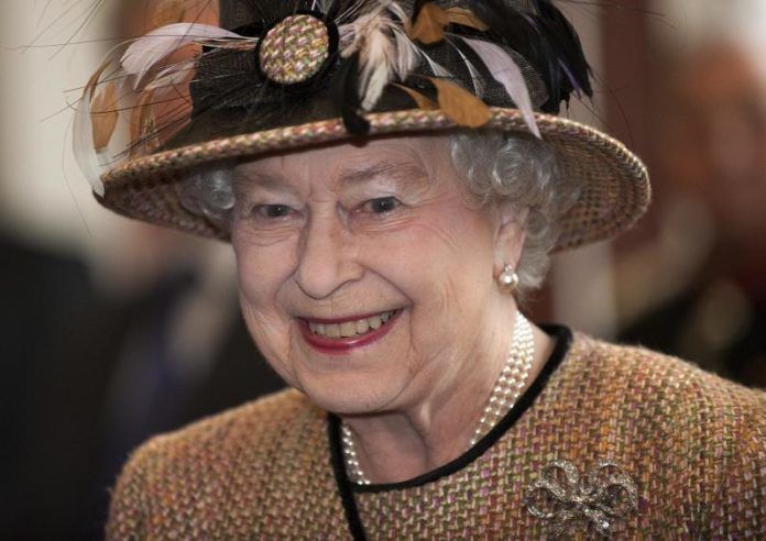 Regina Elisabeta a II-a, „cât pe ce” să fie împuşcată. 