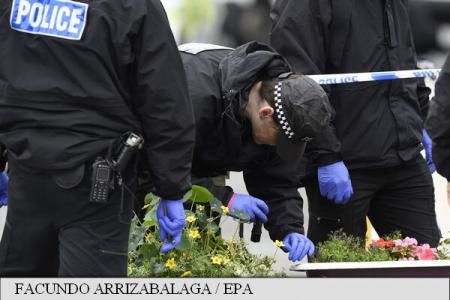 În zonă au fost desfășurate mai multe unități de poliție, pentru a ține situația sub control.
