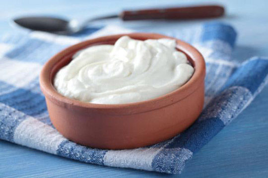 Из всех молочных продуктов ярко выраженным жиросжигающим эффектом обладает греческий йогурт. Фото: poleznenko.ru