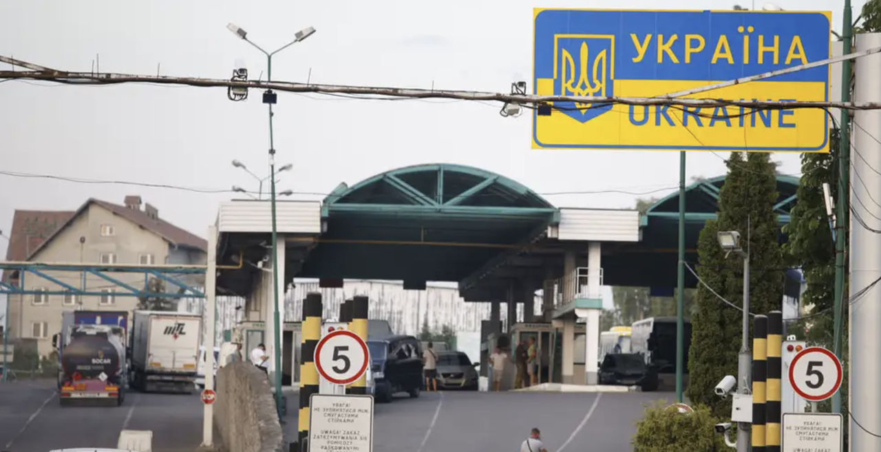 Россия нанесла удары возле границы Украины с Польшей.