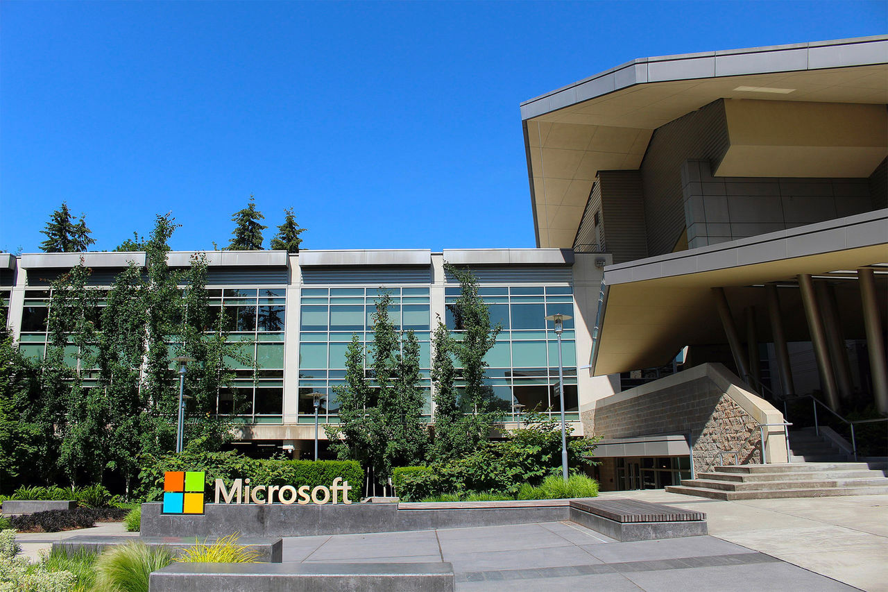 Microsoft стала самой дорогой компанией в мире, обогнав Apple.