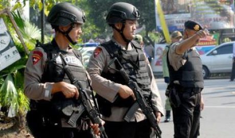 Mai mulţi copii au fost răniţi de o bombă lansată duminică în timpul unei slujbe religioase în direcţia unei biserici din centrul Indoneziei. Foto: mediafax.ro