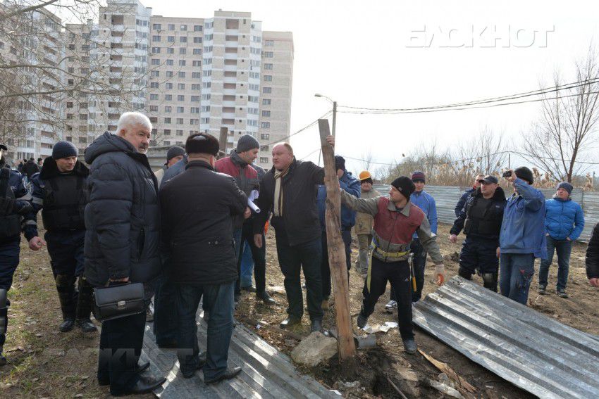 Конфликт между жильцами и застройщиками на Дога, 32/2 будет рассмотрен завтра.