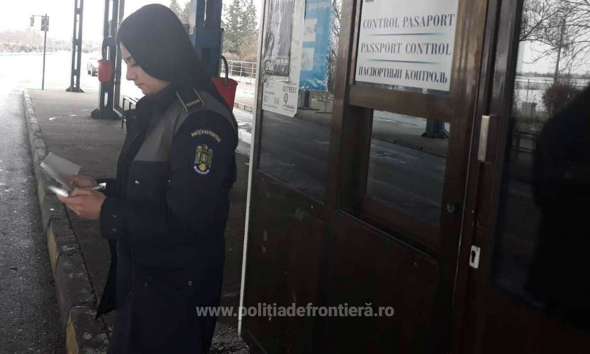 Пограничники обнаружили у 23-летнего гражданина Кот-д’Ивуар поддельные документы, купленные у гражданина Молдовы.