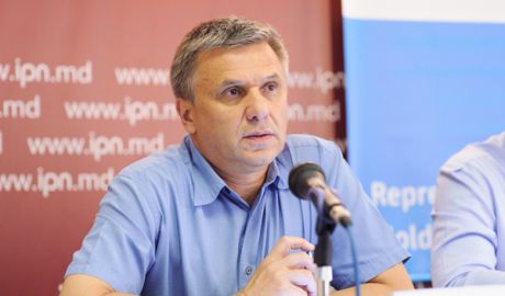 Boţan sugerează că este şi normal ca cei care au plecat să i-a cu ei denumirea Platformei deoarece au fost cei mai activi.