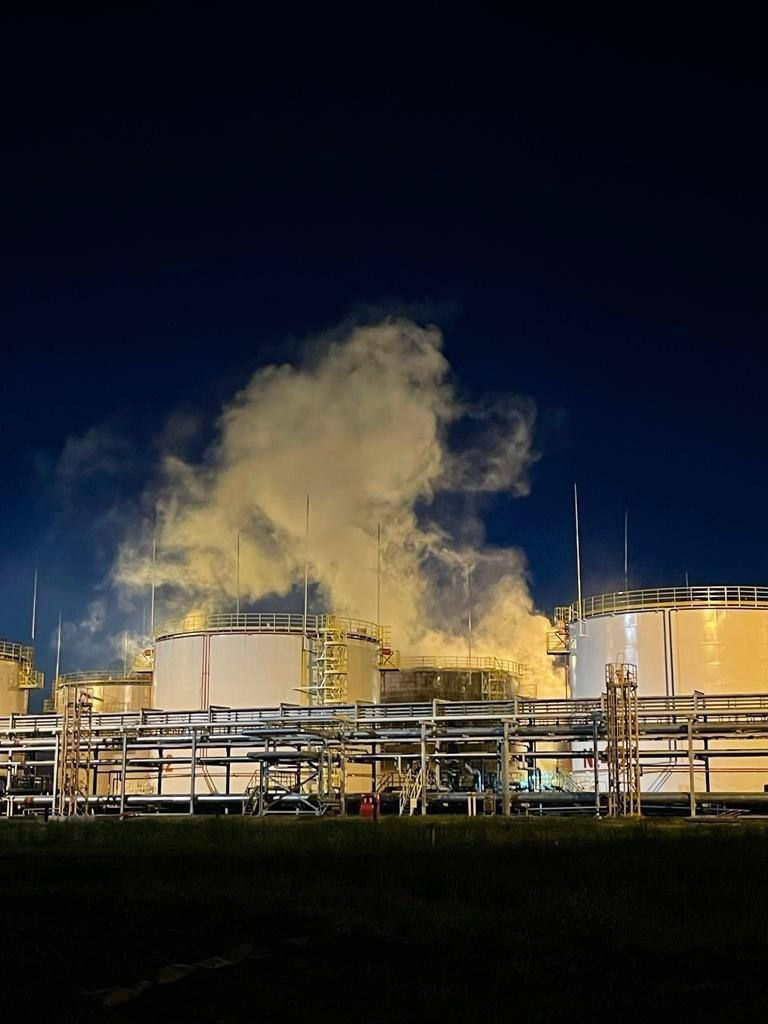 Дроны атаковали нефтеперерабатывающие заводы под Краснодаром и Ростовом.