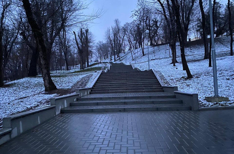 В столице выпал первый снег.