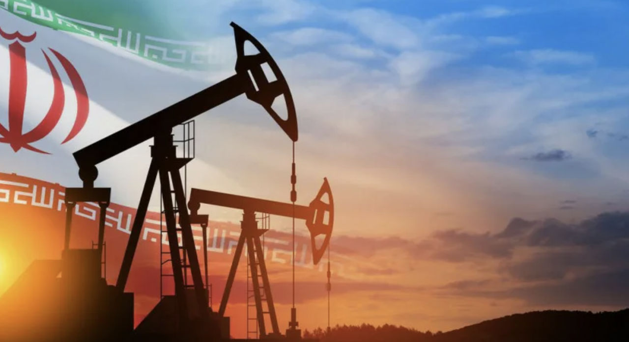 Иран начал сокращать добычу нефти на фоне американской блокады.