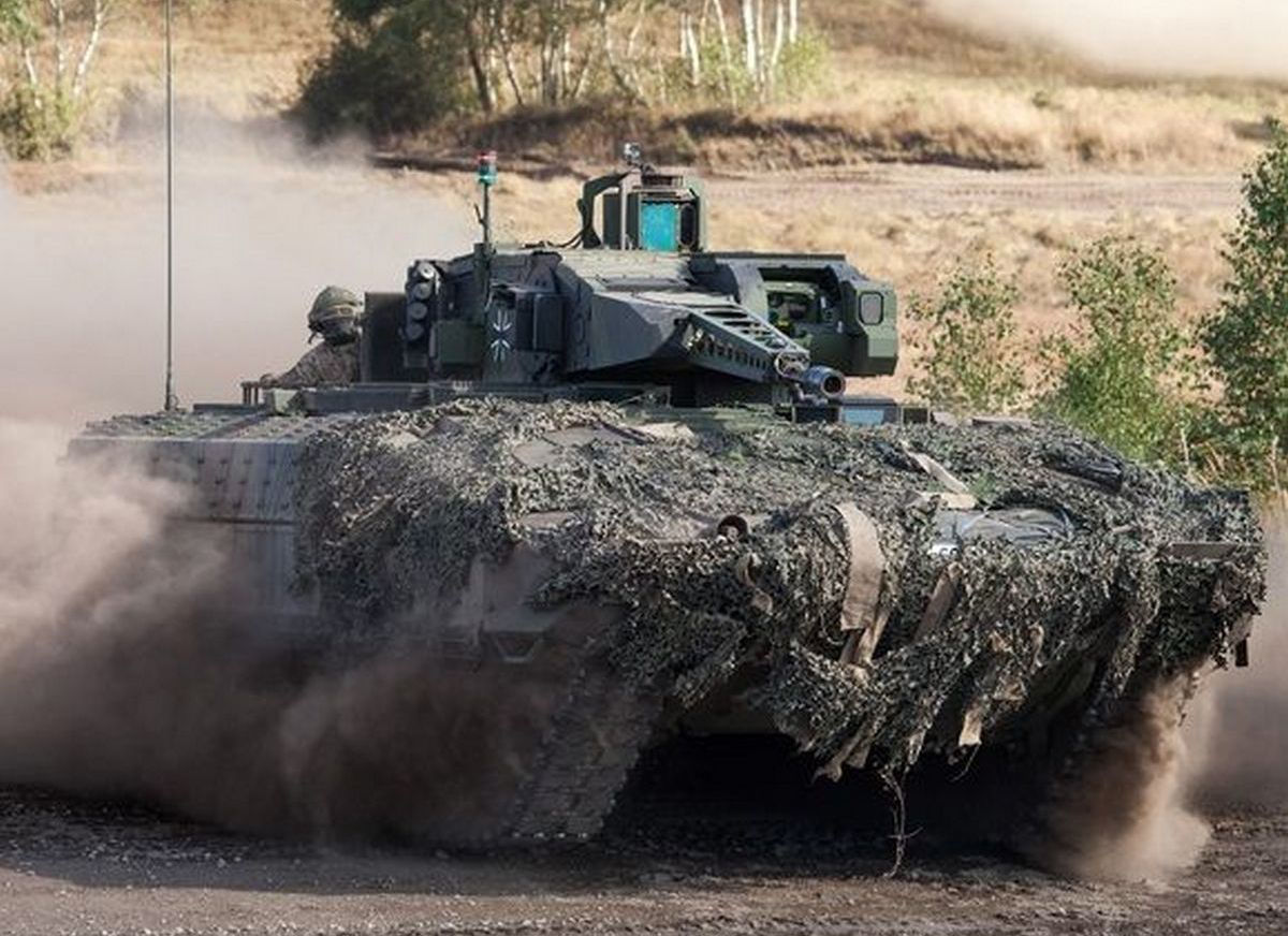 Боевая бронированная машина Puma.