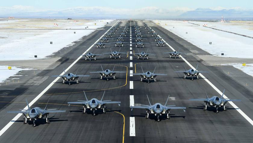 США отправят в регион Ближнего Востока дополнительные истребители F-35 и F-16.