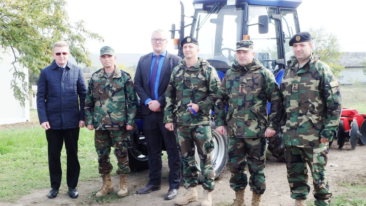 ОБСЕ подарила Нацармии две единицы спецтехники.