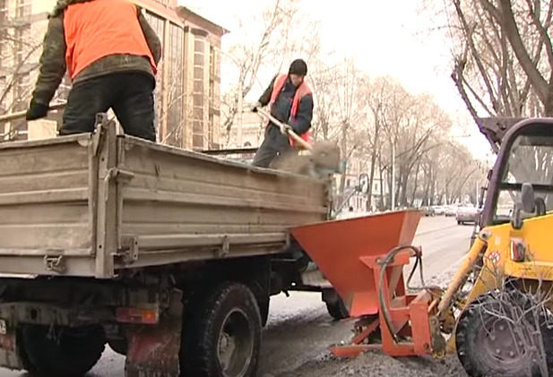 Дороги в Бельцах будут подсыпать только солью: от песка много грязи.