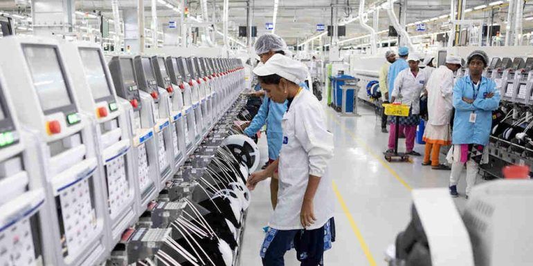 Apple приостановила работу фабрики в Индии из-за протестов и отравлений рабочих.