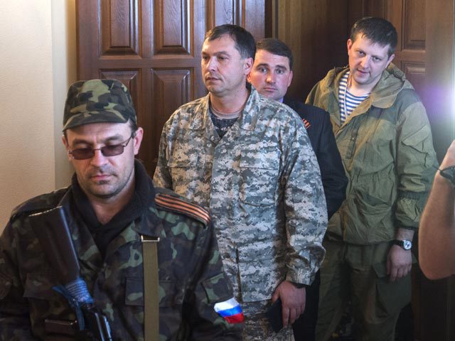 Болотова отбили вооруженные люди "в результате ожесточенного боя" без пострадавших.