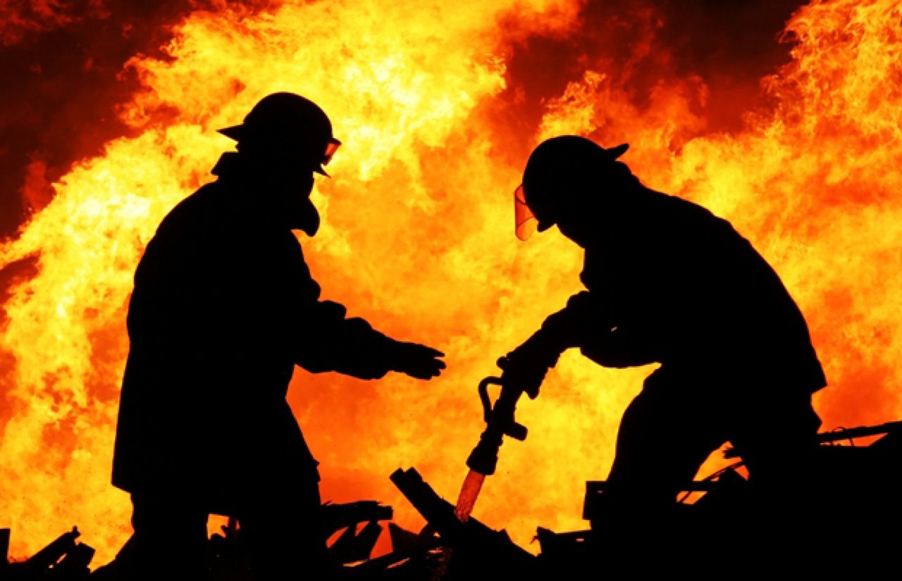 Un bărbat a incendiat 21 de case în urma unui experiment văzut la televizor.