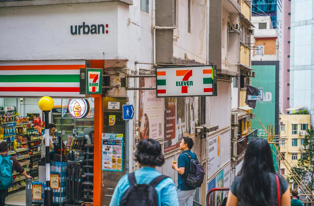 Sinuciderea unui angajat 7-Eleven din Japonia, considerată un accident de muncă.