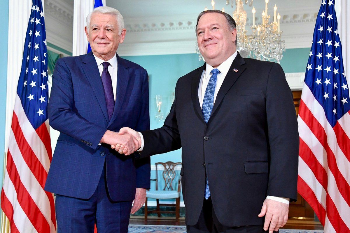 Госсекретарь США Майк Помпео обсудил с главой МИД Румынии Теодором Мелешкану "агрессию РФ" в Черном море.