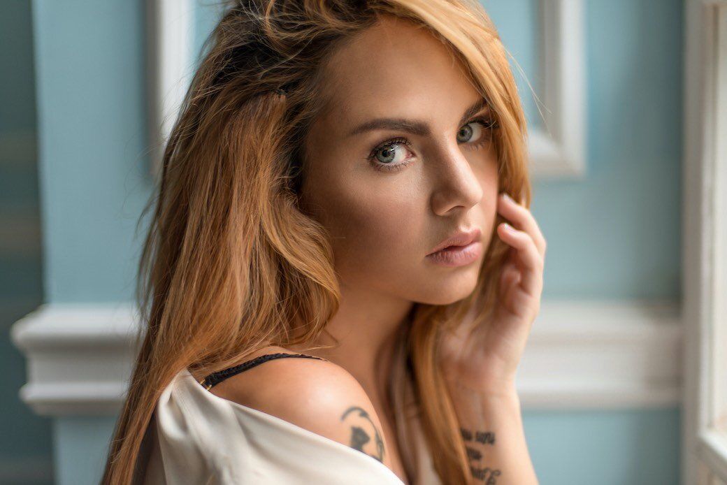 Госпитализированную с поражением лёгких певицу МакSим подключили к ИВЛ.