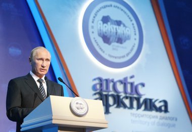 Путин: При освоении Арктики необходимо самым бережным образом относиться к уязвимой северной природе.