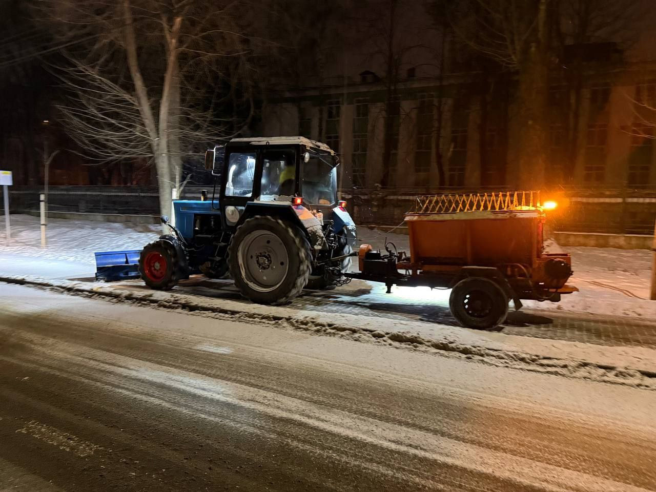 Serviciile municipale, în alertă din cauza vremii nefavorabile.