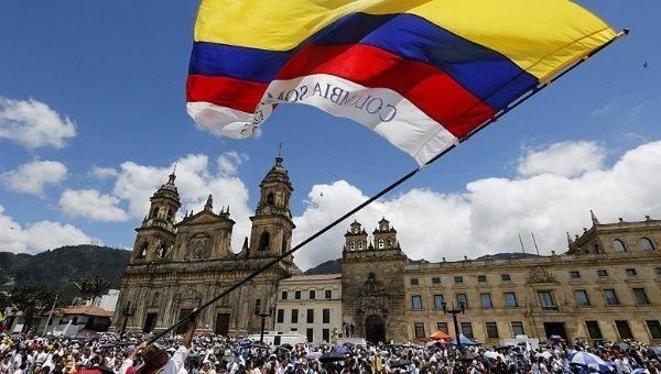Guvernul columbian şi gherila ELN au reluat negocierile de pace.