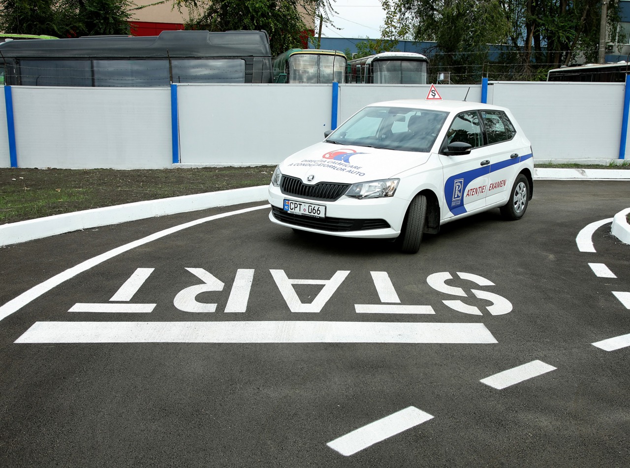 Tot mai mulți șoferi cu permis pentru autovehicule cu transmisie automată.