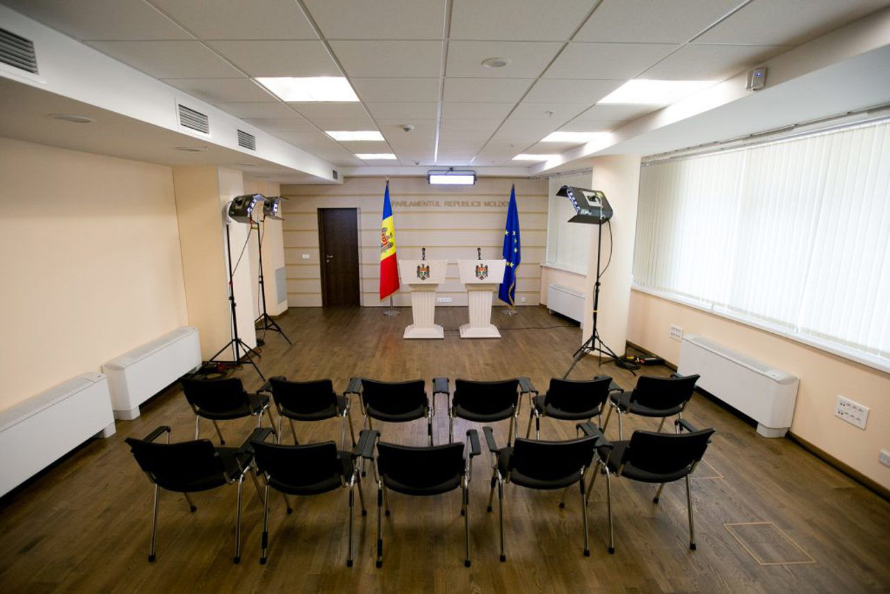 Зал для пресс-конференций в Парламента РМ.
