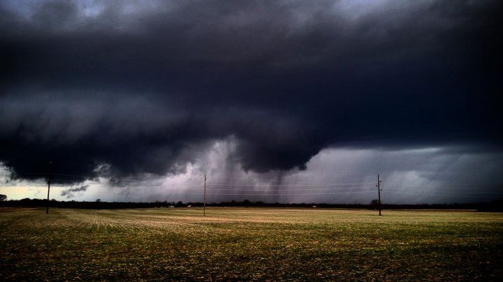 Tornadele fac păpăd în SUA: Cinci morţi şi pagube uriașe