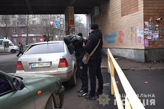 Молдаванин-рецидивист с подельниками грабил квартиры в Одесской области.