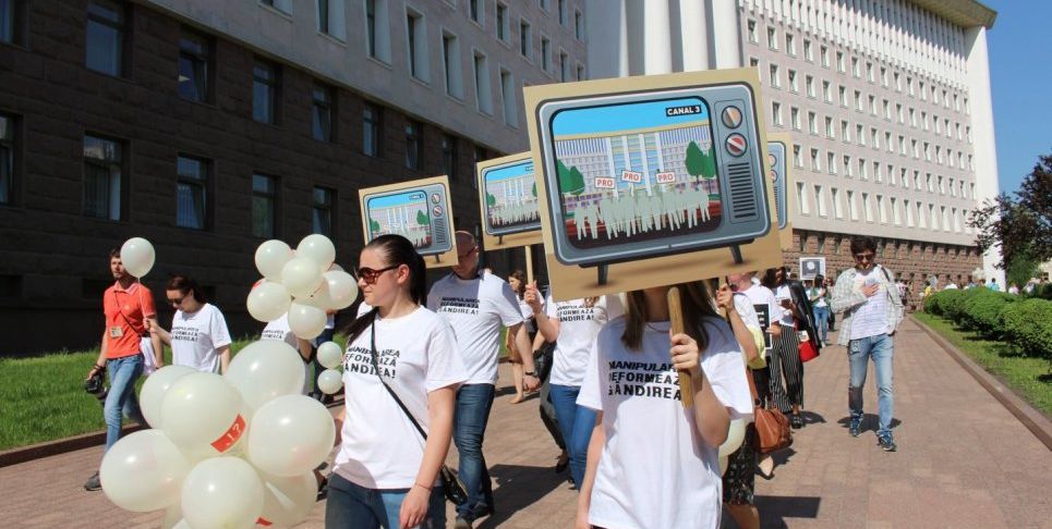 В Кишиневе к участникам акции солидарности журналистов никто не вышел.